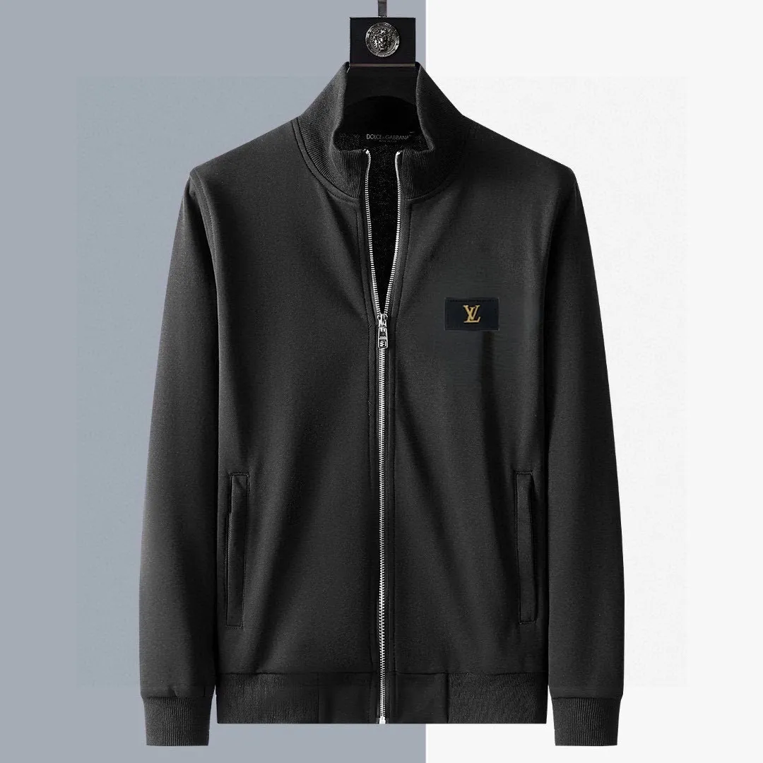 🅿️420 [Lv Louis Vuitton] (Fat Man Gospel) Hot-selling suit is coming. Focus on the original version of the official website. 2025 new hot-selling cardigan and sweatshirt suit. The original order is the best. 🇭🇰The meticulous work of top designers is dedicated to a fitting and perfect upper body effect. All-natural high-quality Roman cotton 100%, close-fitting comfort, noble and elegant! Original hardware embodies elegance and nobility! Counter size: M-5XL (maximum wear up to 220 pounds)